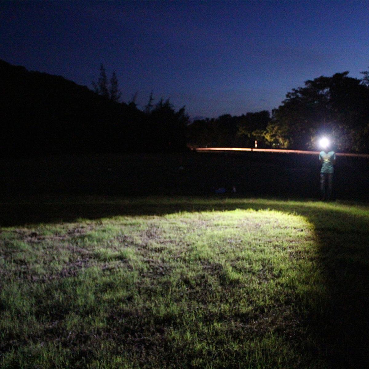 BORUiT - Induktionsstrålkastare XPE RJ-020 med rörelsesensor, uppladdningsbar LED-uppladdningsbar ficklampa, camping- eller jaktljus, 18650 lm