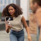 DJI OM 5 Smartphone Gimbal -vakain, 3-akselinen matkapuhelimen karka, sisäänrakennettu jatkotanko, kannettava taitto, Android ja iPhone Gimbal ShotGuidesilla, vloggausvakain, YouTube TikTok -video, harmaa