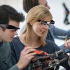 Hovedmonteret lup med 2 LED-lys, med 4 aftagelige linser 1,5X, 2,5X, 3,5X, 5X, USB genopladeligt håndfrit forstørrelsesglas til læsning, smykker, kunsthåndværk, elektronisk vedligeholdelse