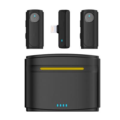 J20 One-two Wireless Lavalier Microphone Etui ładujące, redukcja szumów jednym dotknięciem, do Youtube, nagrywania, blogowania wideo, transmisji na żywo z Facebooka, do interfejsu Lightning