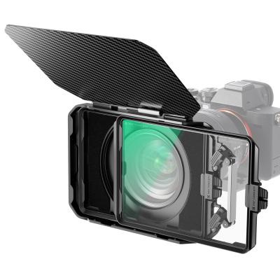 K&F Concept Mini Matte Box Lite con Black Mist 1/4 Filtro 4"x5,65", Bandiera Superiore Carbonio con 2 Vassoio Filtro 4''x5,65" per DSLR Fotocamere Mirrorless con Anello Adattatore 67/72/77/82/95mm